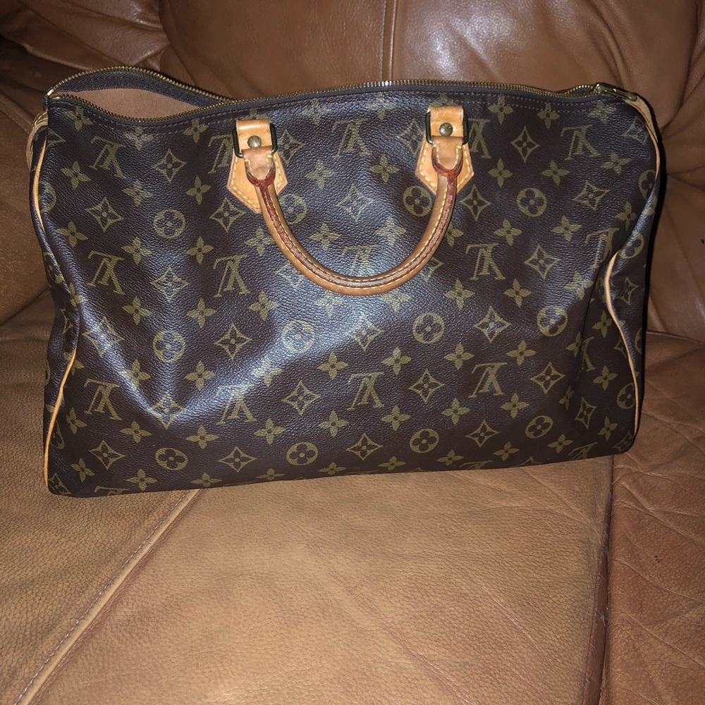 Louis Vuitton Authentic Speedy 40